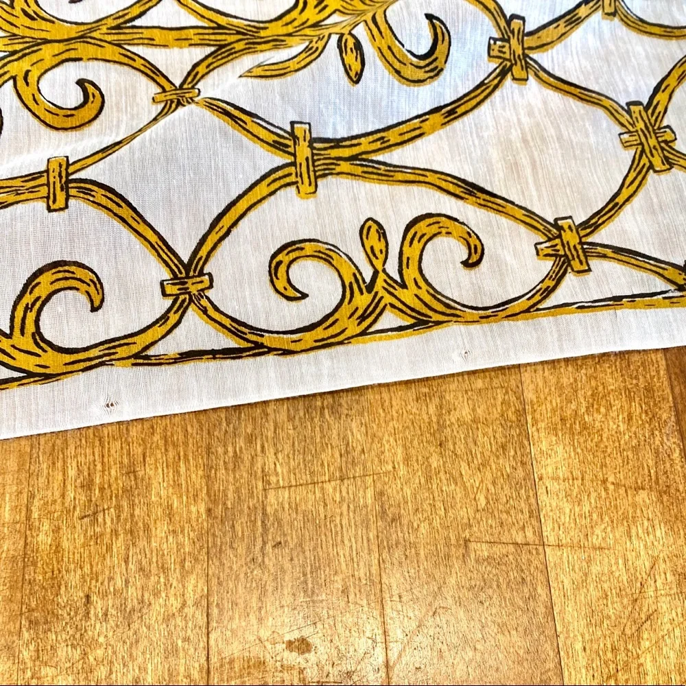 🏆 Vntg MC Mod Tablecloth White Mustard Gold Black